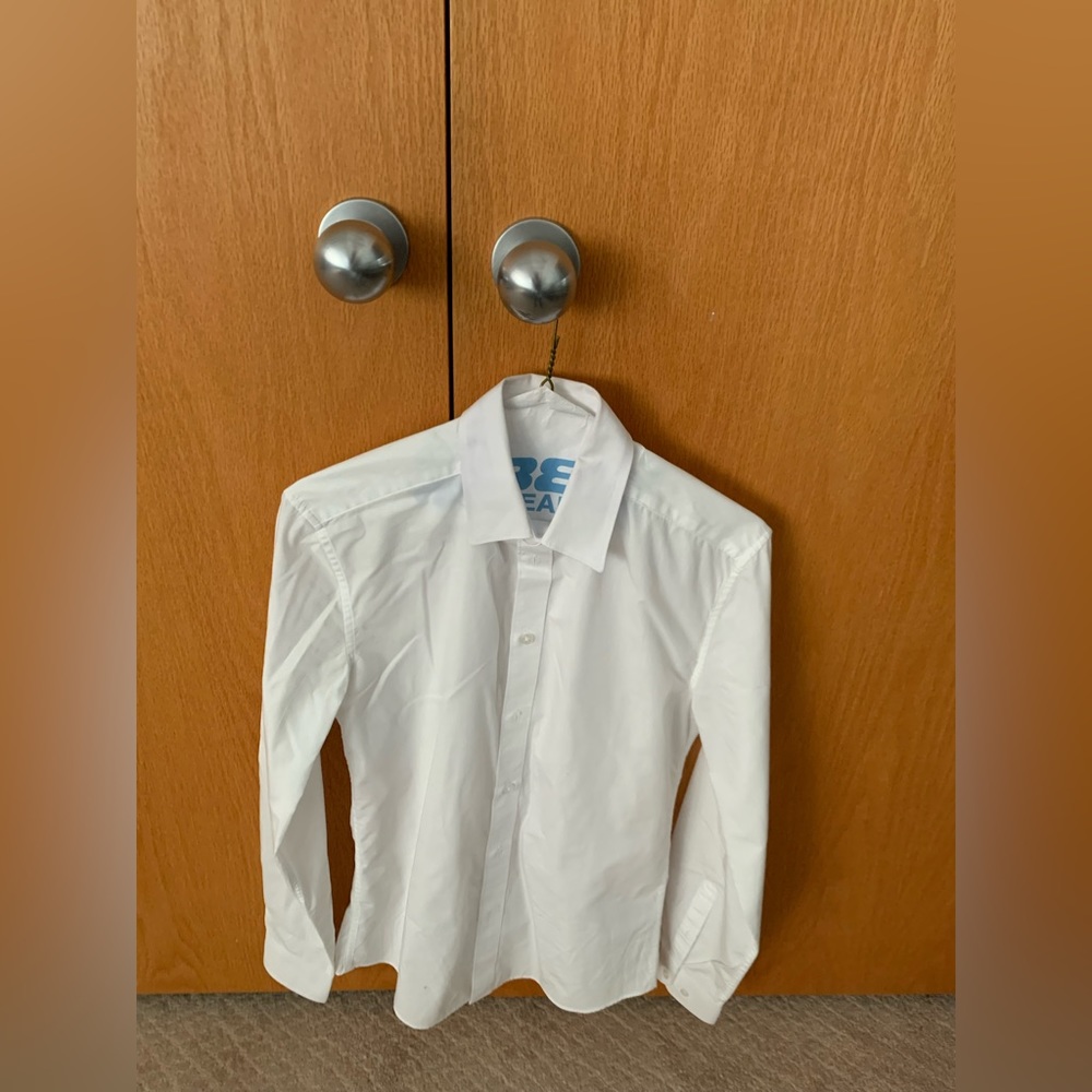 H&M men dress shirt. Never worn, pristine condition.